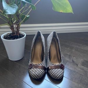 HOST PICK 🦋 Houndstooth shoes
